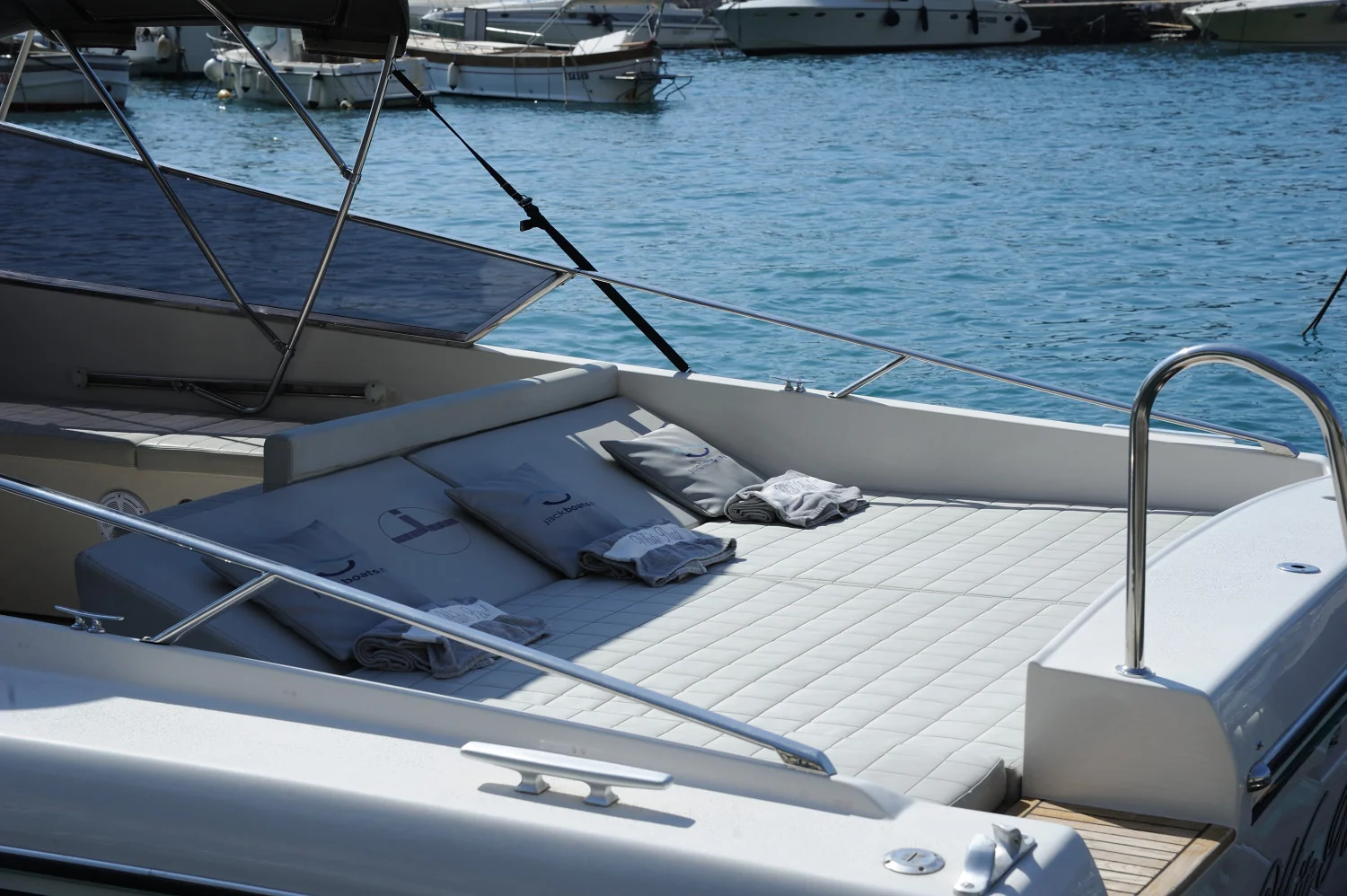 Il prendisole di poppa di White Pearl
